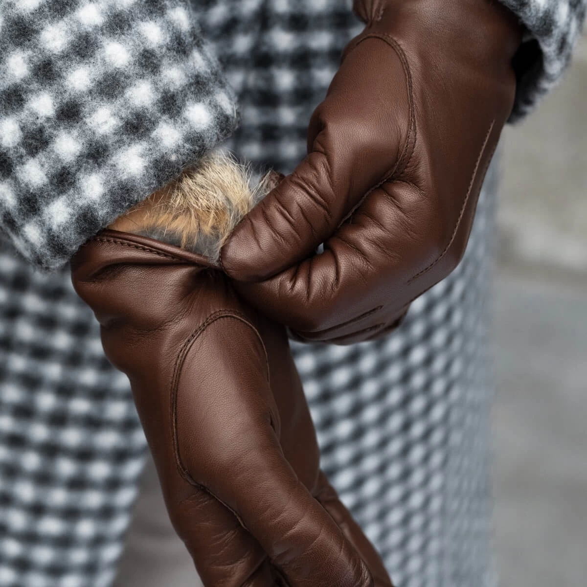 Francesca (brown) - Italian Lambskin Leather Gloves With Brown Rabbit Fur Lining 6 Francesca (brown) - Italian Lambskin Leather Gloves With Brown Rabbit Fur Lining - Image 6