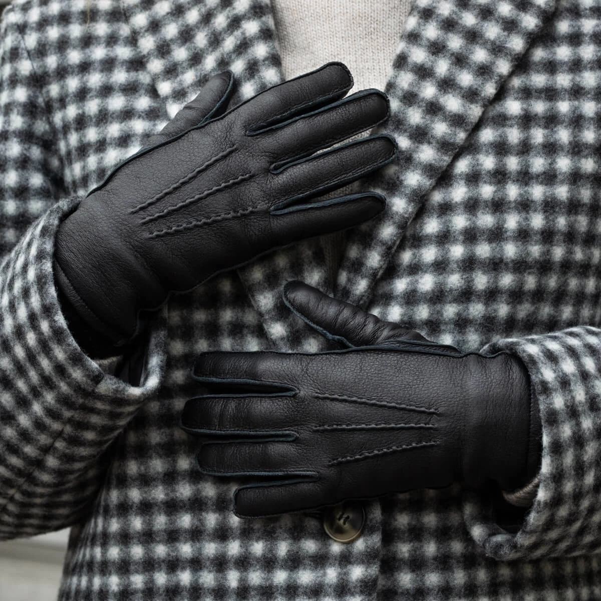Vittoria (black) - Italian Gloves Made Of American Deerskin Leather With Cashmere Lining 8 Vittoria (black) - Italian Gloves Made Of American Deerskin Leather With Cashmere Lining - Image 8