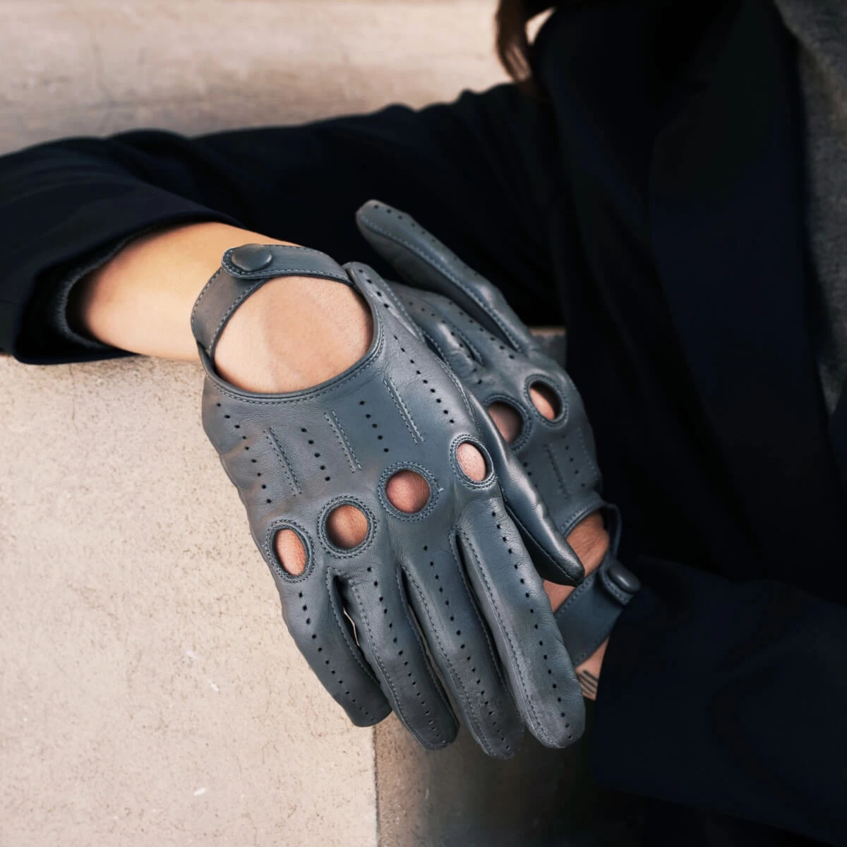 Alessa (grey) - Classic Italian Lambskin Leather Driving Gloves 3 Alessa (grey) - Classic Italian Lambskin Leather Driving Gloves - Image 3