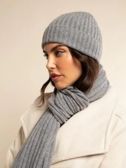 Milano (light Grey) - 100% Cashmere Ribbed Beanie (unisex) 27 Milano (light Grey) - 100% Cashmere Ribbed Beanie (unisex) -Fratelli Orsini Shop Beanie light grey cashmere fratelli orsini 4