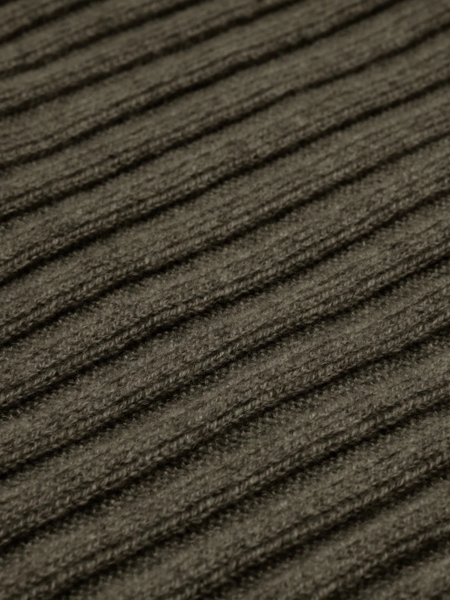 Napoli (dark Green) - 100% Cashmere Ribbed Scarf (unisex) 2 Napoli (dark Green) - 100% Cashmere Ribbed Scarf (unisex) - Image 2