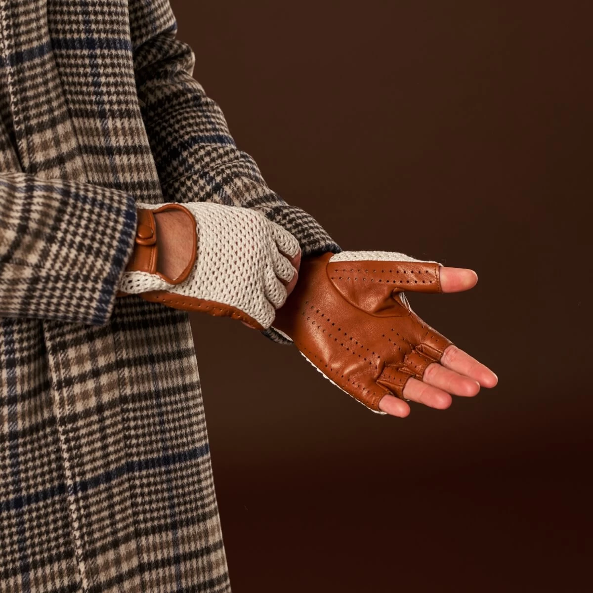 Dario (cognac) - Hand-sewn Italian Crochet Driving Gloves From Lambskin Leather 5 Dario (cognac) - Hand-sewn Italian Crochet Driving Gloves From Lambskin Leather - Image 5