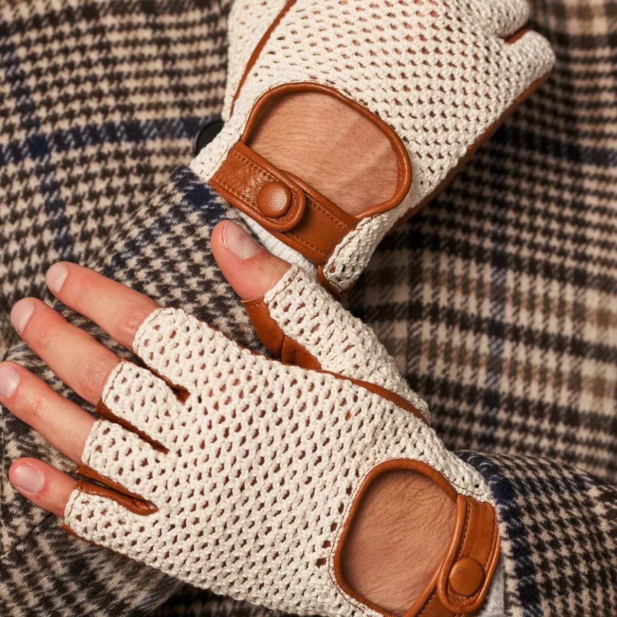 Dario (cognac) - Hand-sewn Italian Crochet Driving Gloves From Lambskin Leather 10 Dario (cognac) - Hand-sewn Italian Crochet Driving Gloves From Lambskin Leather - Image 10