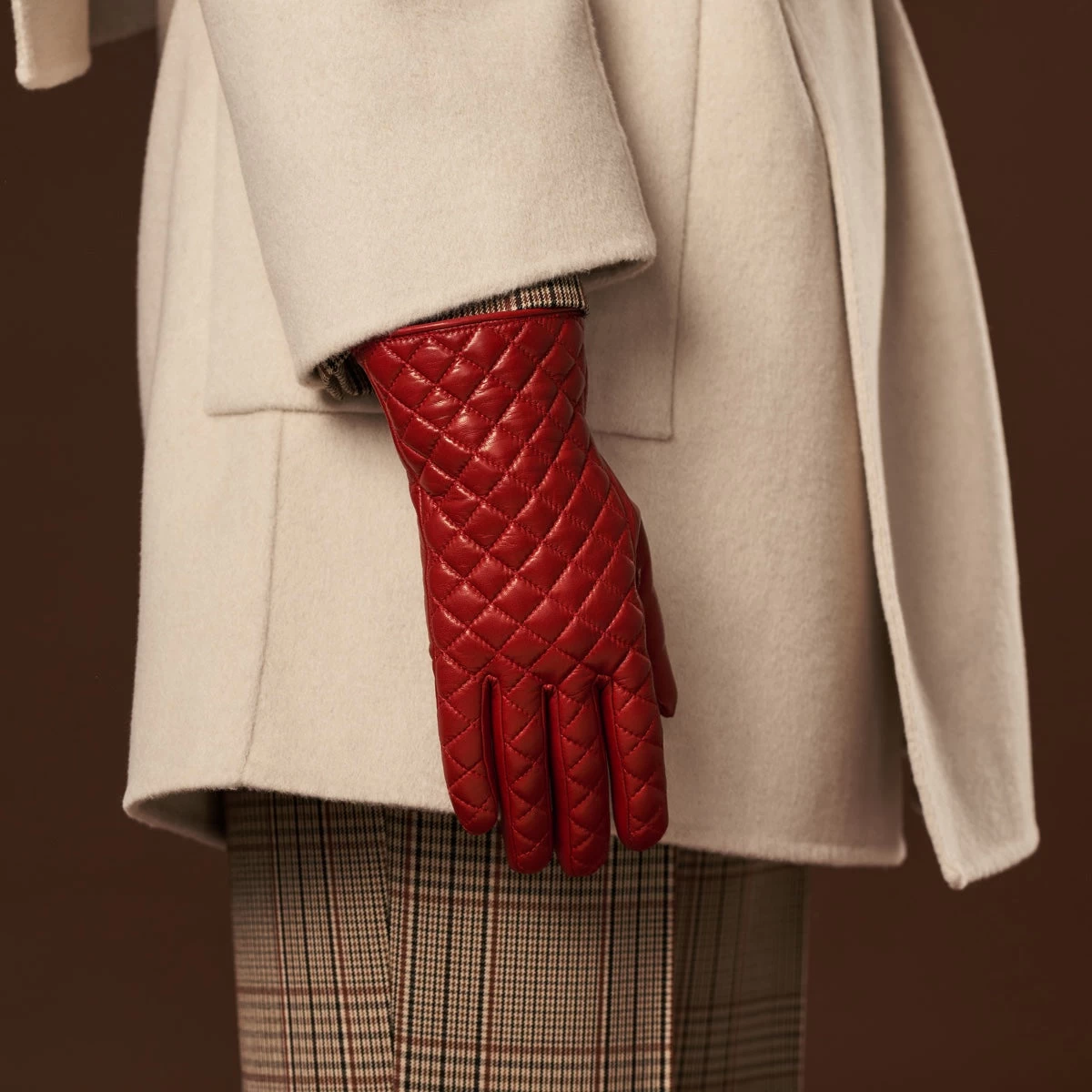 Emilia (red) - Classic Italian Lambskin Leather Gloves With Cashmere Lining And Checkered Pattern 7 Emilia (red) - Classic Italian Lambskin Leather Gloves With Cashmere Lining And Checkered Pattern - Image 7