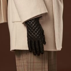 Emilia (black) - Classic Italian Lambskin Leather Gloves With Cashmere Lining And Checkered Pattern -Fratelli Orsini Shop Emilia 2 aad2b129 8c5b 4ad4 af1f 469d6978465e