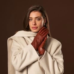 Emilia (brown) - Classic Italian Lambskin Leather Gloves With Cashmere Lining And Checkered Pattern 22 Emilia (brown) - Classic Italian Lambskin Leather Gloves With Cashmere Lining And Checkered Pattern -Fratelli Orsini Shop Emilia 3 2d8fa3d2 7228 4640 9417 99e214c15940