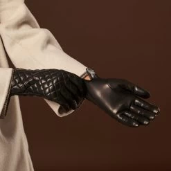 Emilia (black) - Classic Italian Lambskin Leather Gloves With Cashmere Lining And Checkered Pattern -Fratelli Orsini Shop Emilia 3 b61d723a a46e 4901 83a4 b355dbd058f1