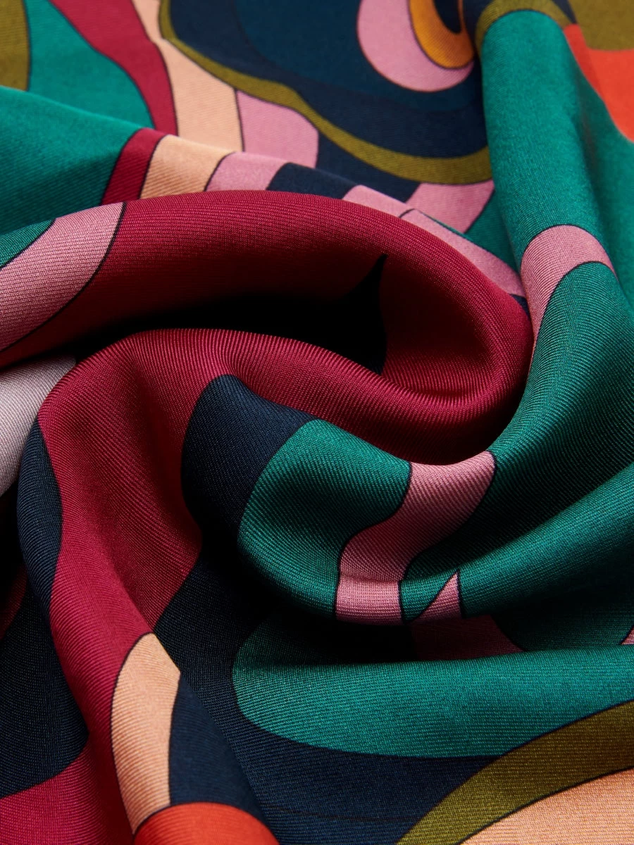 Giorgia (green/pink) - Soft And Lightweight Italian Foulard From Pure Silk 5 Giorgia (green/pink) - Soft And Lightweight Italian Foulard From Pure Silk - Image 5