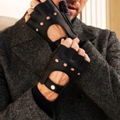 Vincenzo (black) - Fingerless Italian Driving Gloves Made Of American Deerskin Leather -Fratelli Orsini Shop Fratelli orisni deer leather driving gloves men 1 0bd1d007 94ec 4155 8a37 4c60b1b30c44