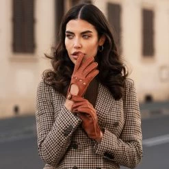 Maria (brown) - Italian Driving Gloves Made Of American Deerskin Leather 13 Maria (brown) - Italian Driving Gloves Made Of American Deerskin Leather -Fratelli Orsini Shop Fratelli orsini women driving gloves deer leather brown 1 c6d3d76e 59e3 4970 9913 e00e8b51b518