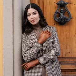 Isabella (cognac) - Italian Lambskin Leather Gloves With Cashmere Lining & Touchscreen Feature -Fratelli Orsini Shop Isabella 5 a2d45a85 ee63 4b6c 9dbb b2c5d88530db